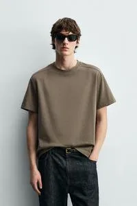t-shirt outline men